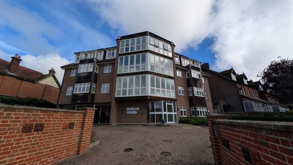 2 bed Penthouse for rent in Dover. From Miles & Barr - Dover