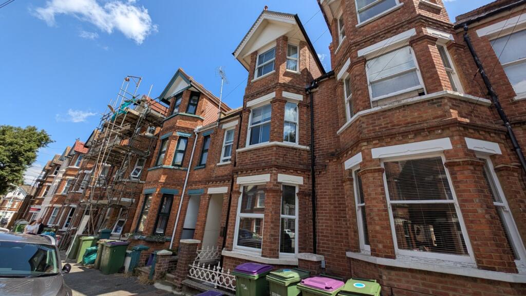 3 bed Mid Terraced House for rent in Folkestone. From Miles & Barr - Dover 3 bed Mid Terraced House for rent in Folkestone. From Miles & Barr - Dover