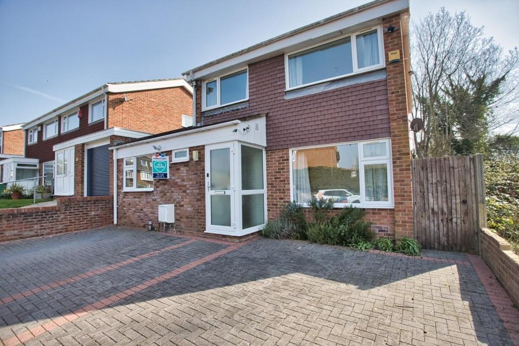 4 bed Detached for rent in Folkestone. From Miles & Barr - Dover