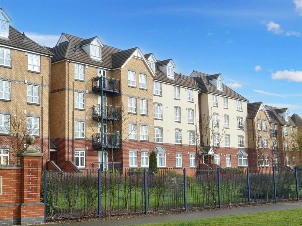 3 bed 1st Floor Flat for rent in Northampton. From Matthew Nicholas Estate Agents - Wollaston
