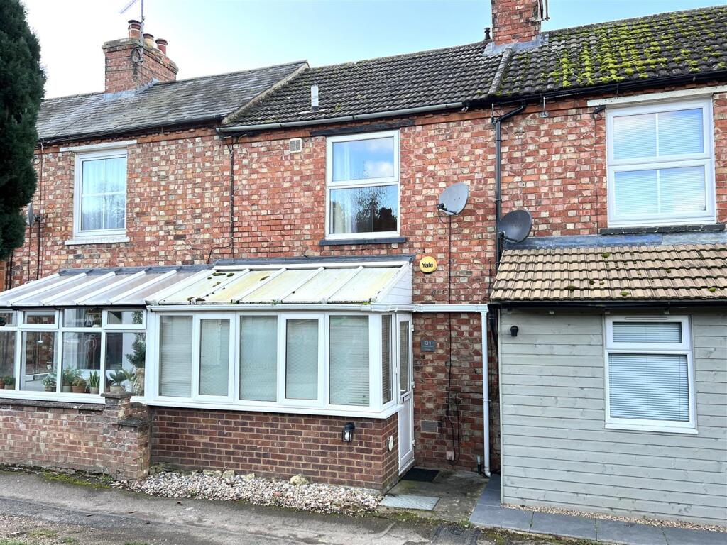 2 bed Mid Terraced House for rent in Wollaston. From Matthew Nicholas Estate Agents - Wollaston