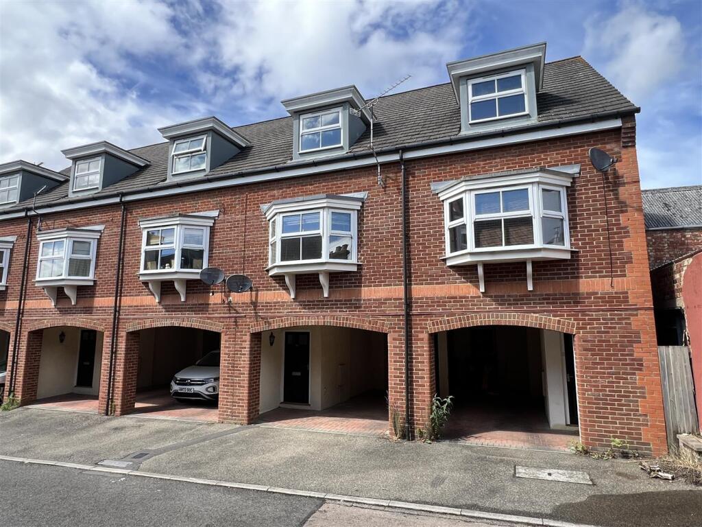 2 bed Mid Terraced House for rent in Wollaston. From Matthew Nicholas Estate Agents - Wollaston