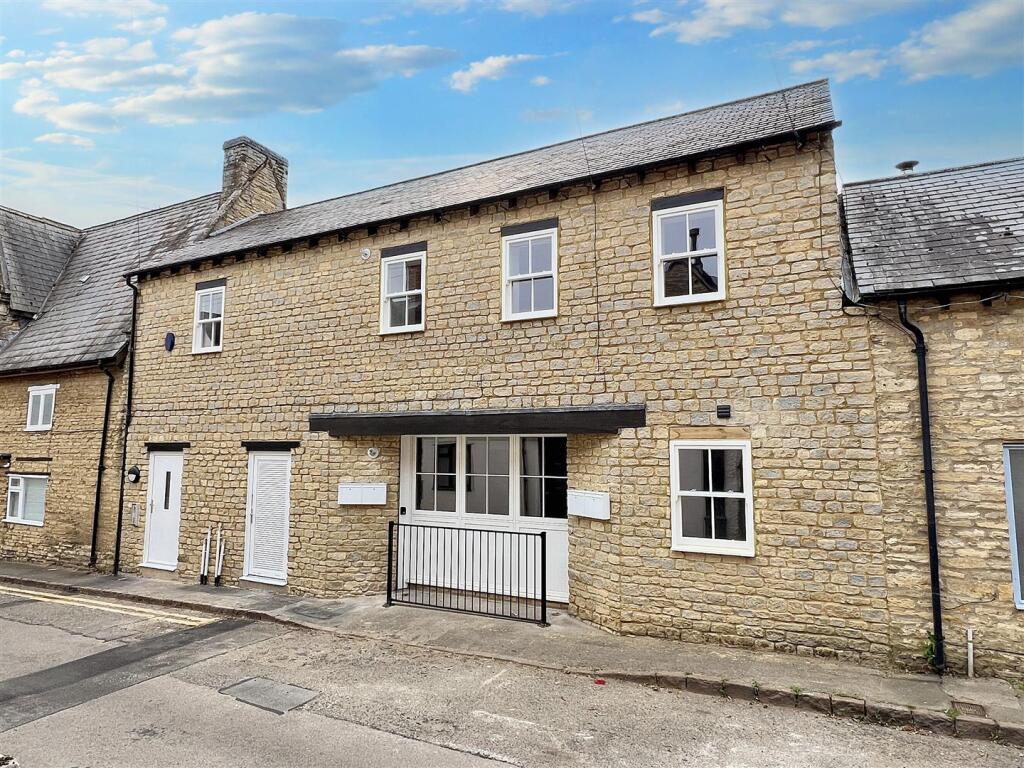 2 bed Apartment for rent in Wellingborough. From Matthew Nicholas Estate Agents - Wollaston