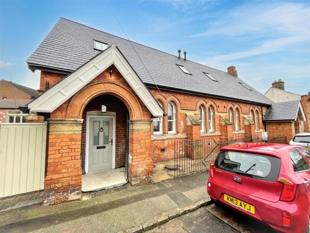 2 bed Semi Detached for rent in Wellingborough. From Matthew Nicholas Estate Agents - Wollaston 2 bed Semi Detached for rent in Wellingborough. From Matthew Nicholas Estate Agents - Wollaston