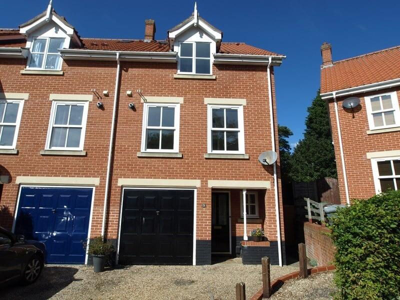 4 bed Town House for rent in Trowse Newton. From Mills Knight - Norwich 4 bed Town House for rent in Trowse Newton. From Mills Knight - Norwich