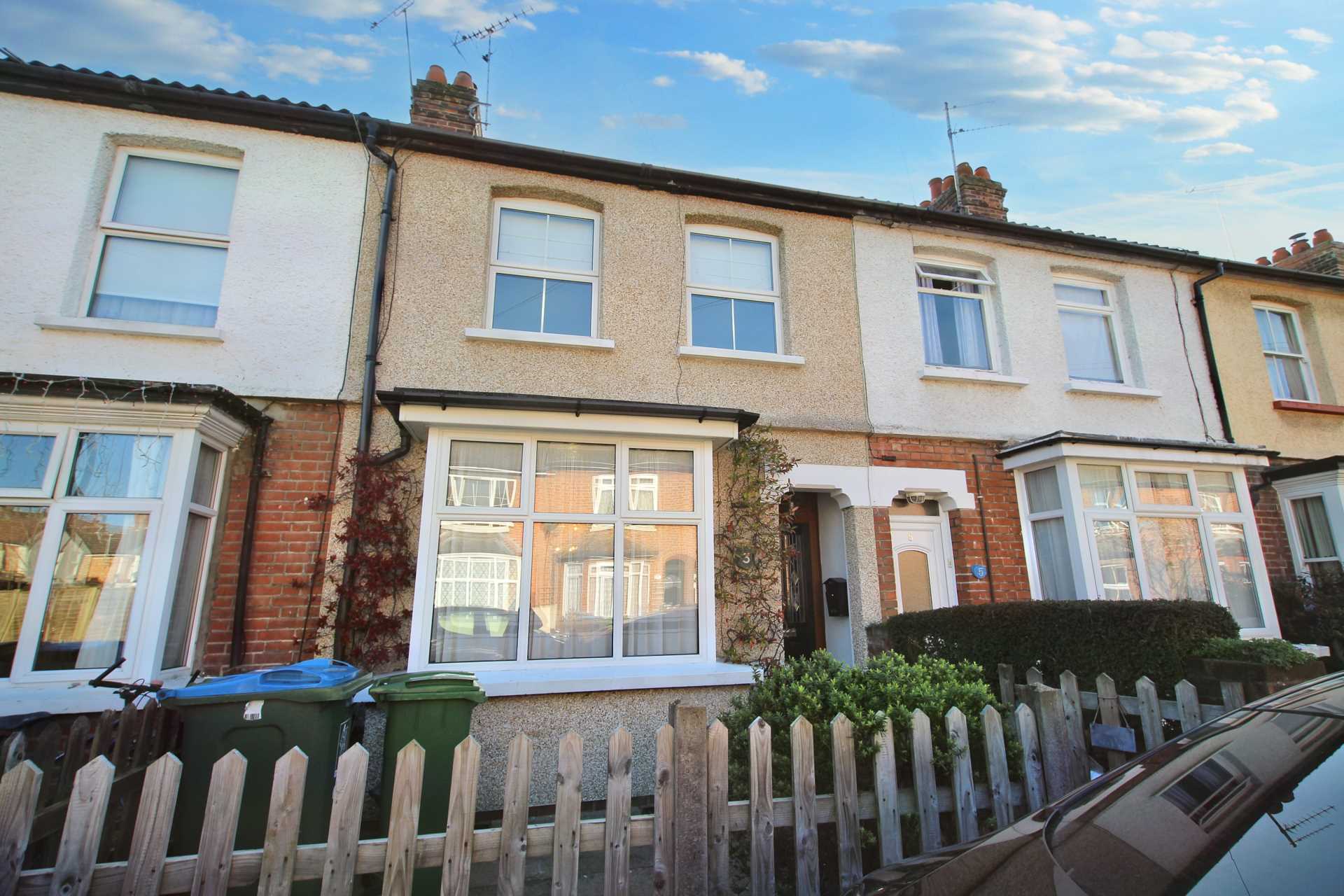 3 bed Mid Terraced House for rent in Aylesbury. From Mortimers 3 bed Mid Terraced House for rent in Aylesbury. From Mortimers