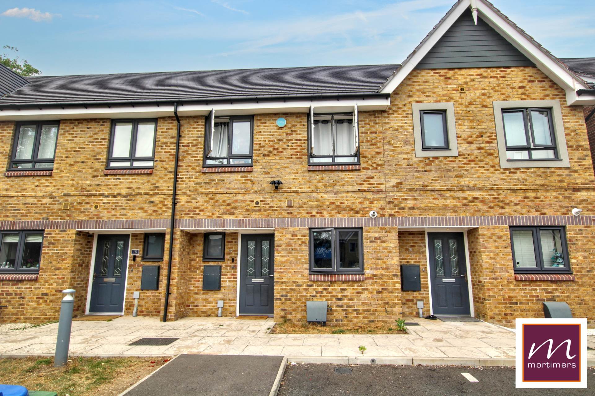 4 bed Town House for rent in Aylesbury. From Mortimers