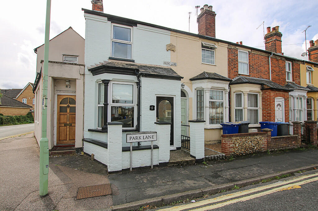 2 bed Mid Terraced House for rent in Newmarket. From Morris Armitage - Newmarket