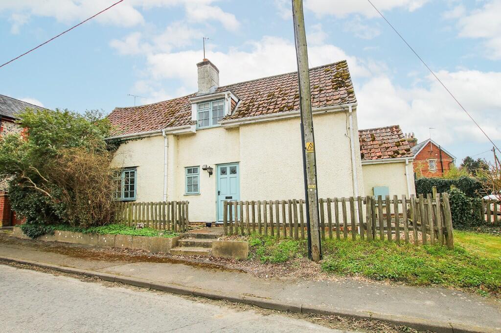 3 bed Chalet type for rent in . From Morris Armitage - Newmarket