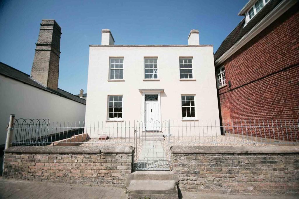3 bed Town House for rent in Newmarket. From Morris Armitage - Newmarket