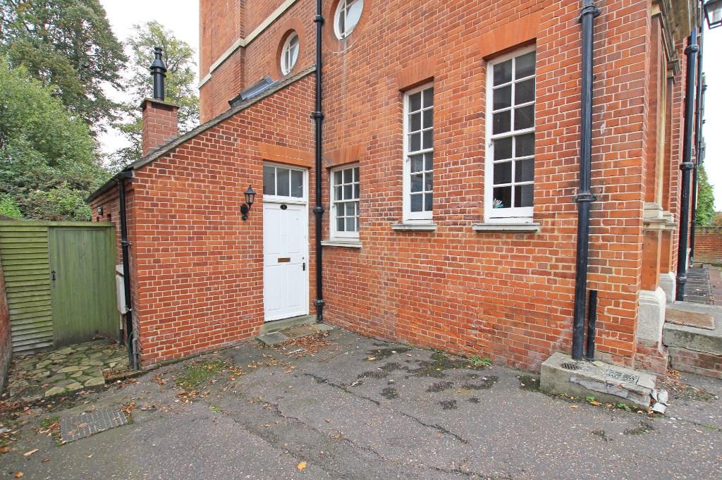2 bed Apartment for rent in Newmarket. From Morris Armitage - Newmarket