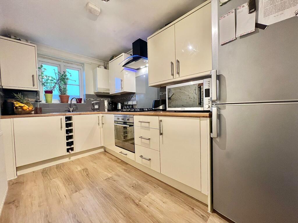 2 bed Apartment for rent in Fareham. From Morris Dibben - Portsmouth