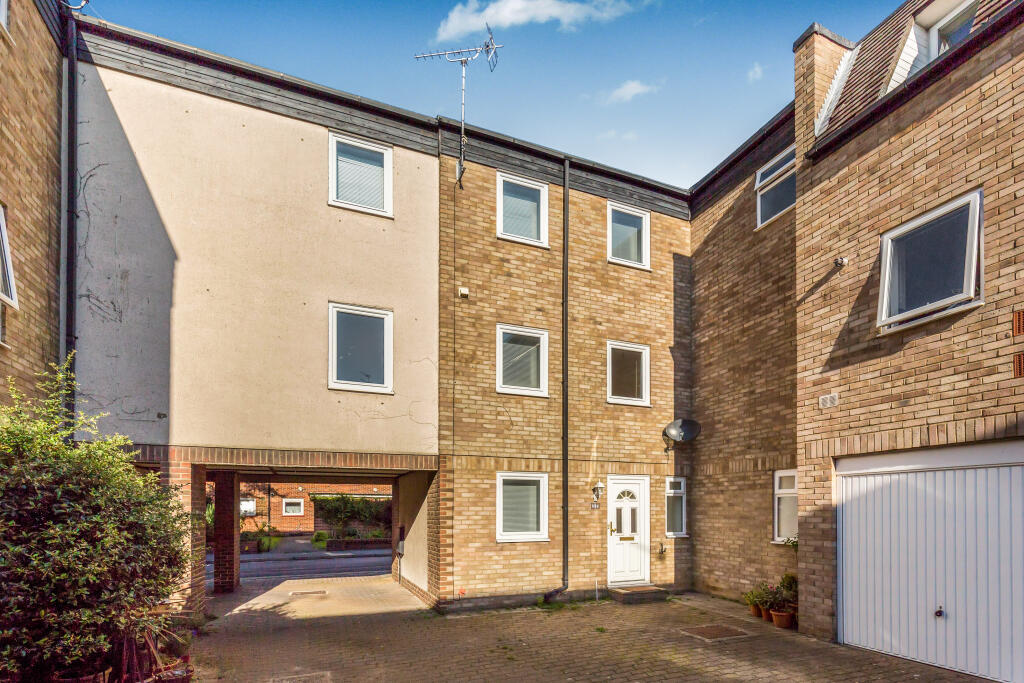 3 bed Detached for rent in Portsmouth. From Morris Dibben - Portsmouth