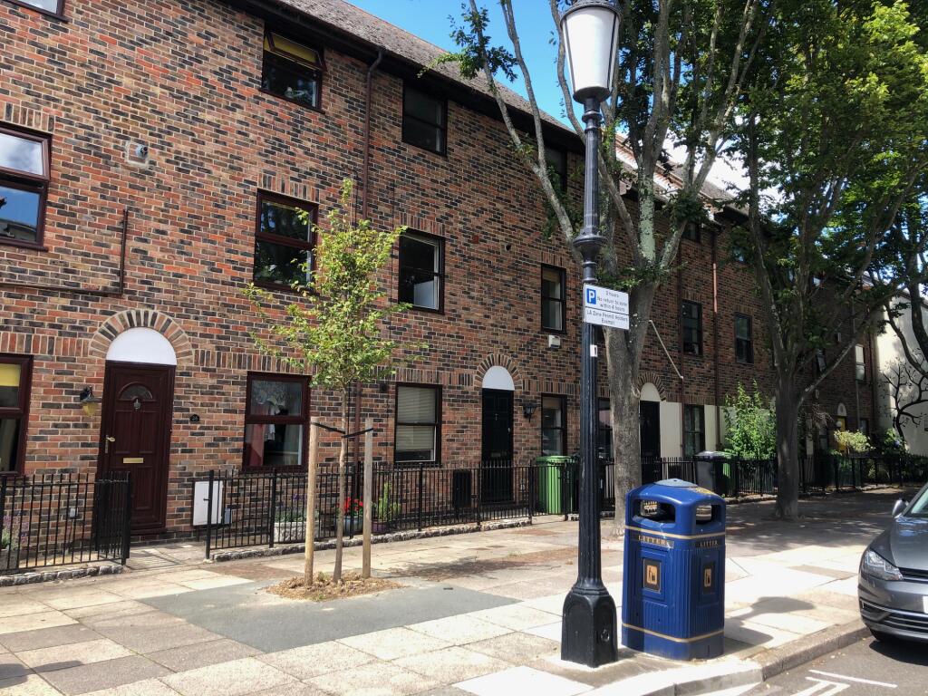 5 bed Town House for rent in Portsmouth. From Morris Dibben - Portsmouth