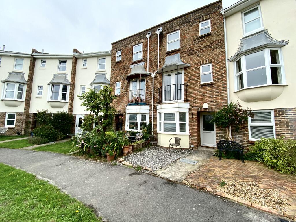 6 bed Town House for rent in Portsmouth. From Morris Dibben - Portsmouth