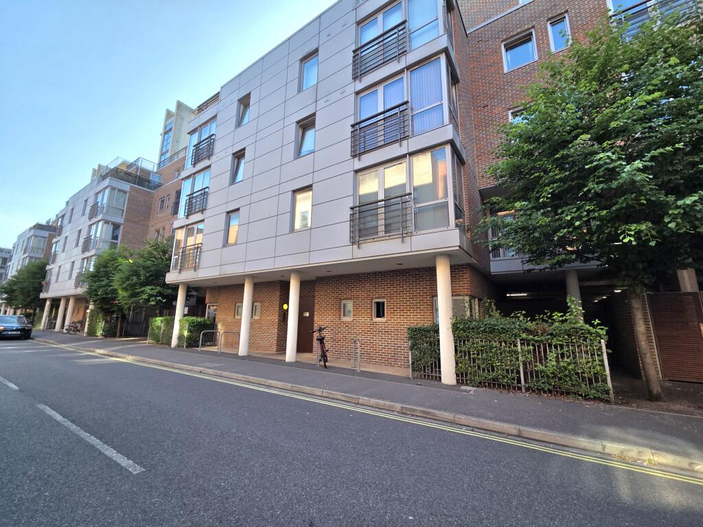 4 bed Studio for rent in Portsmouth. From Morris Dibben - Portsmouth 4 bed Studio for rent in Portsmouth. From Morris Dibben - Portsmouth