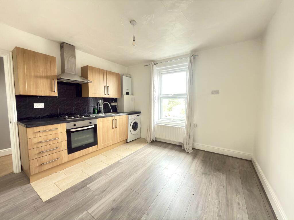 1 bed Detached for rent in Old Netley. From Morris Dibben - Southampton