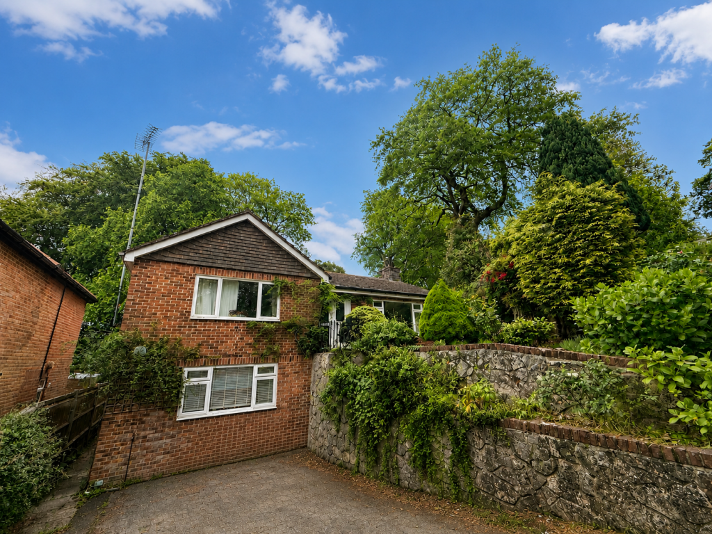 4 bed Detached for rent in Southampton. From Morris Dibben - Southampton