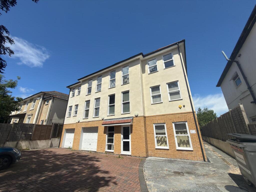 3 bed 1st Floor Flat for rent in Southampton. From Morris Dibben - Southampton