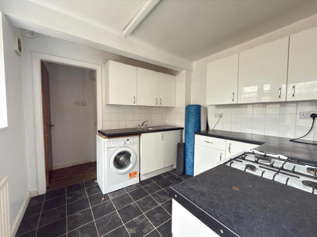 5 bed Detached for rent in Southampton. From Morris Dibben - Southampton