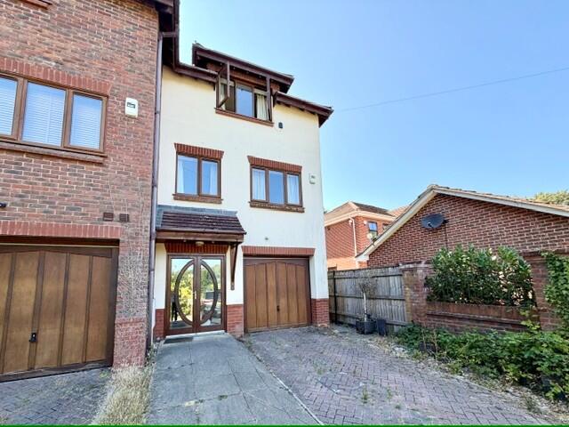 4 bed Detached for rent in Rownhams. From Morris Dibben - Southampton