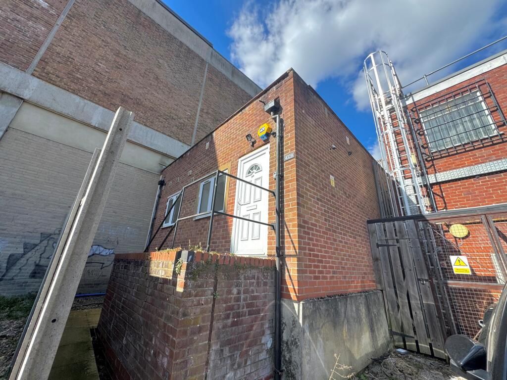 1 bed 1st Floor Flat for rent in Southampton. From Morris Dibben - Woolston 1 bed 1st Floor Flat for rent in Southampton. From Morris Dibben - Woolston