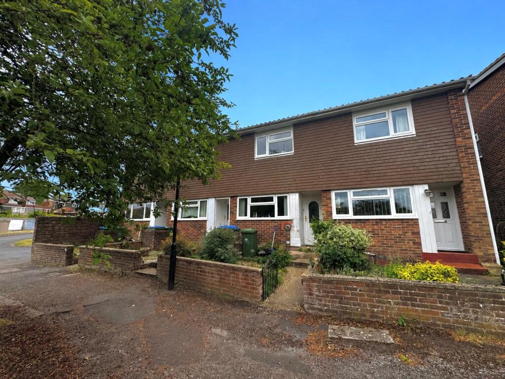 2 bed Detached for rent in Old Netley. From Morris Dibben - Woolston