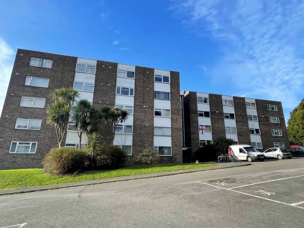 4 bed Studio for rent in Old Netley. From Morris Dibben - Woolston