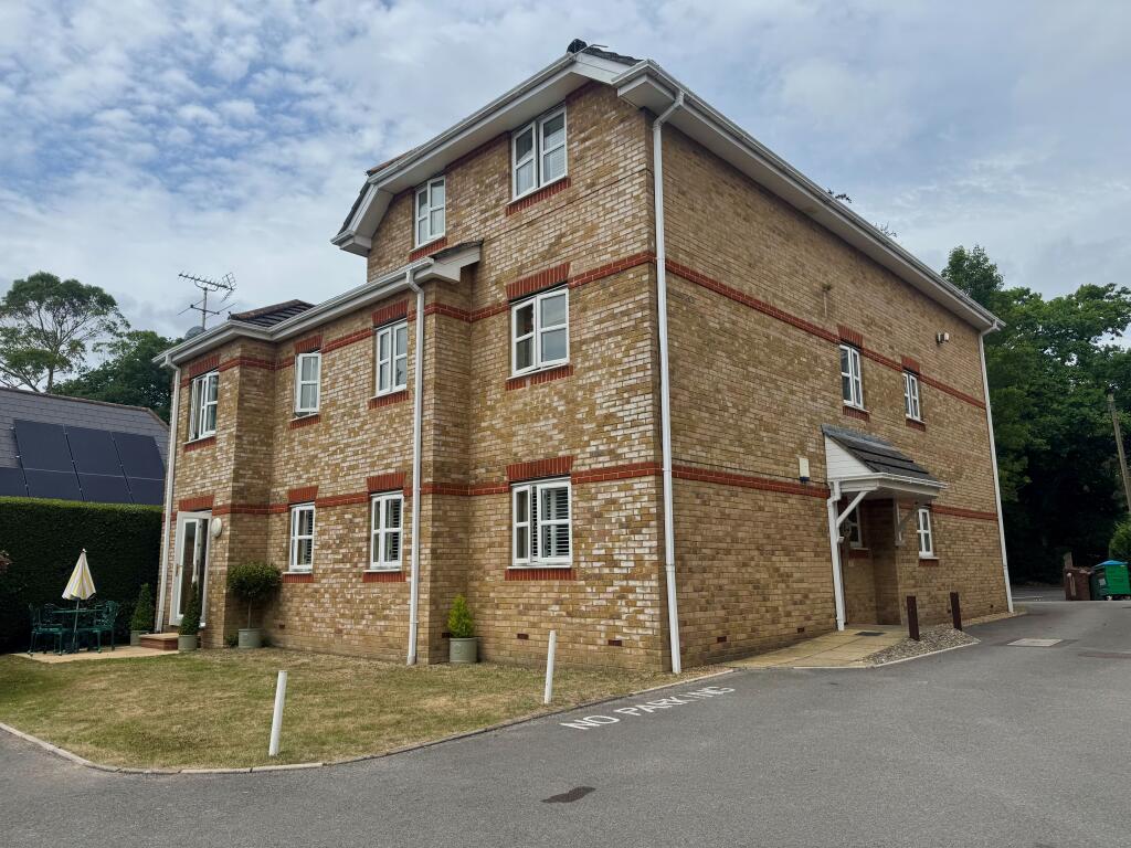 2 bed House (unspecified) for rent in Rownhams. From Morris Dibben - Woolston