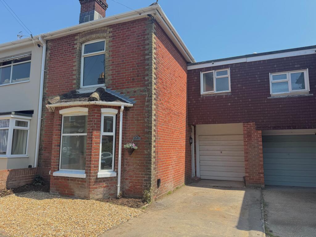 3 bed Detached for rent in Netley. From Morris Dibben - Woolston 3 bed Detached for rent in Netley. From Morris Dibben - Woolston
