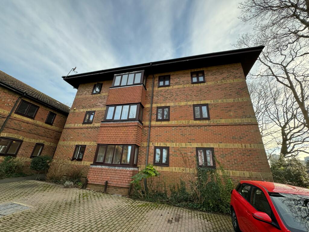 1 bed Apartment for rent in Netley. From Morris Dibben - Woolston