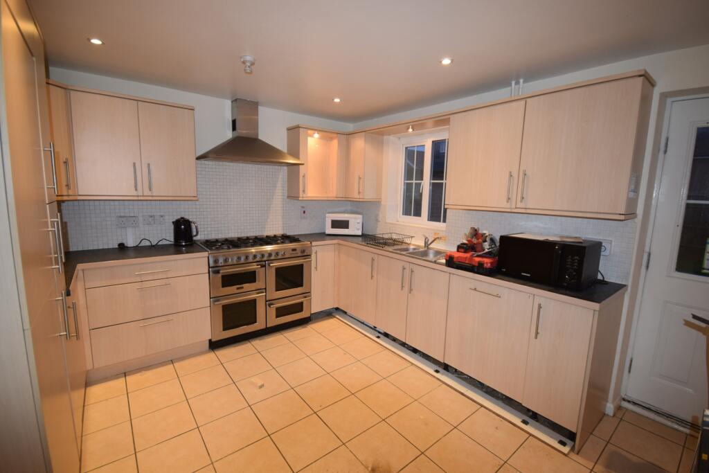 5 bed Detached for rent in Hatfield. From Moving Places - Hatfield