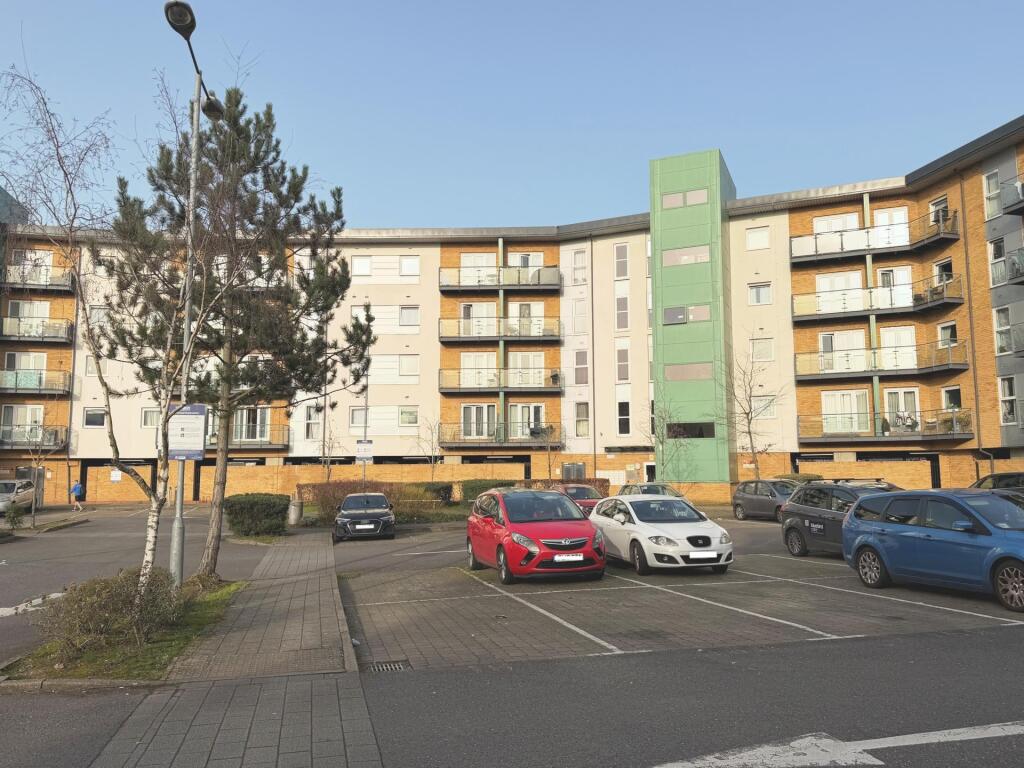 1 bed 1st Floor Flat for rent in Hatfield. From Moving Places - Hatfield