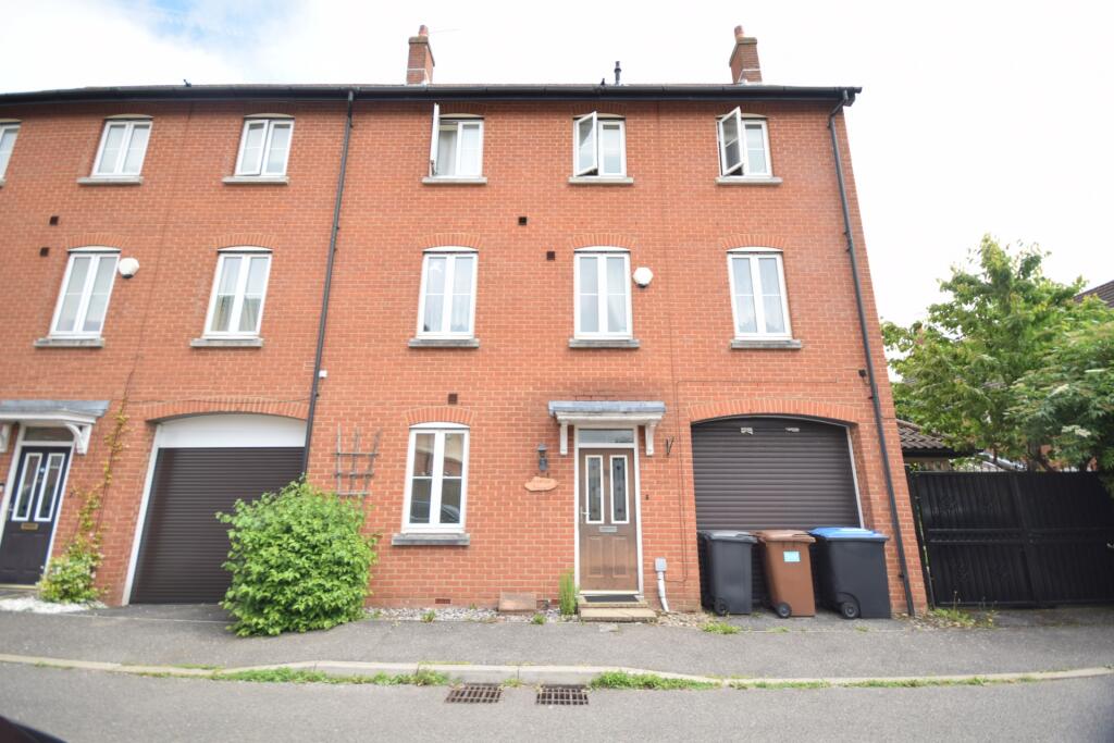 4 bed Detached for rent in Hatfield. From Moving Places - Hatfield
