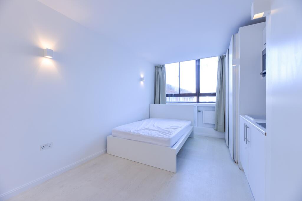4 bed Studio for rent in Harrow. From Moving Places - Hatfield