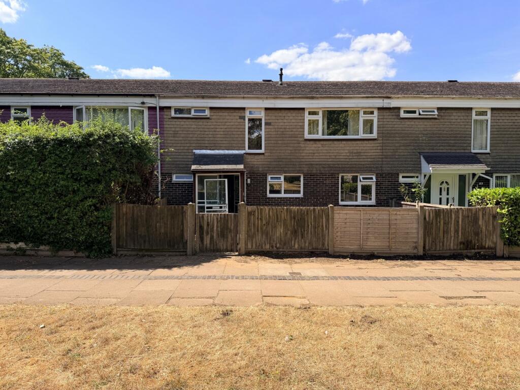 4 bed Mid Terraced House for rent in Stevenage. From Moving Places - Hatfield 4 bed Mid Terraced House for rent in Stevenage. From Moving Places - Hatfield