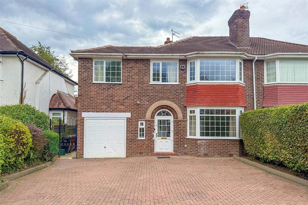 4 bed Semi Detached for rent in Gatley. From Mitchell Williams - Cheadle 4 bed Semi Detached for rent in Gatley. From Mitchell Williams - Cheadle