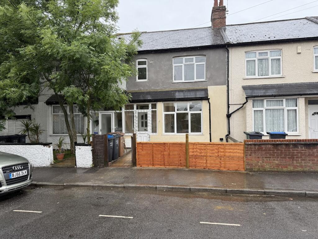 3 bed Mid Terraced House for rent in Mitcham. From Moore & Partners - Crawley