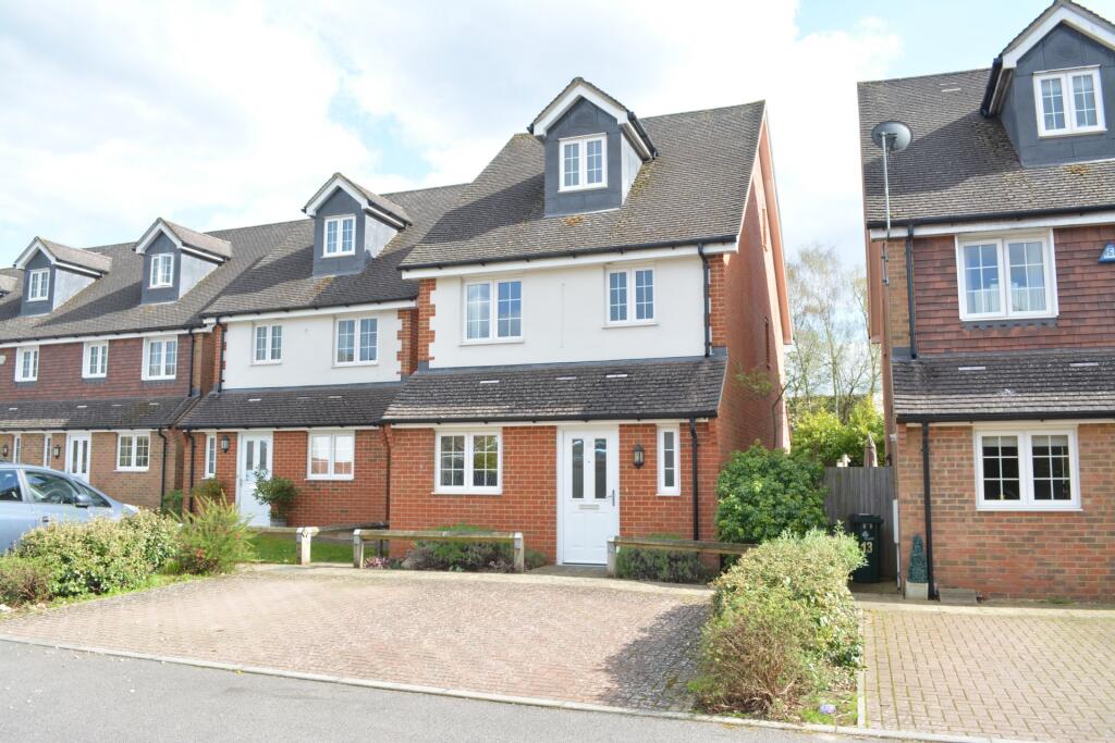 4 bed Detached for rent in Crawley. From Moore & Partners - Crawley