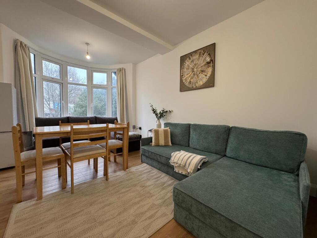 3 bed Annexe for rent in Wallington. From Moore & Partners - Crawley