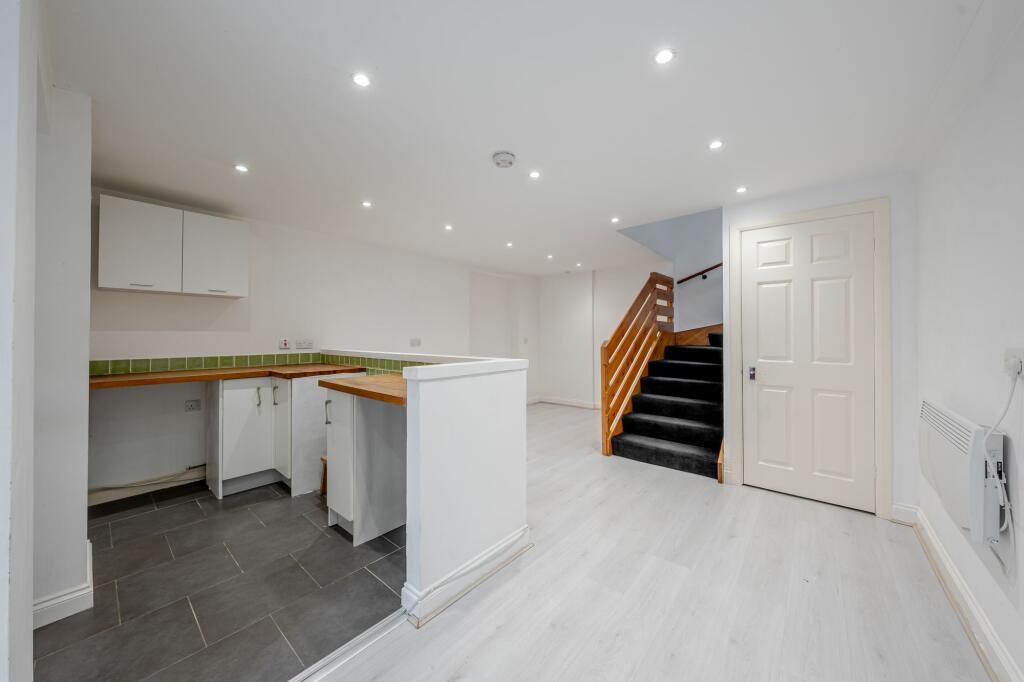 2 bed 1st Floor Flat for rent in Tadcaster. From Myrings Estate Agents - Harrogate