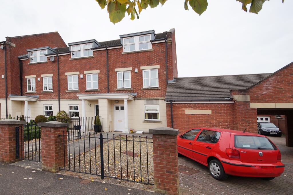 3 bed Town House for rent in Pannal. From Myrings Estate Agents - Harrogate