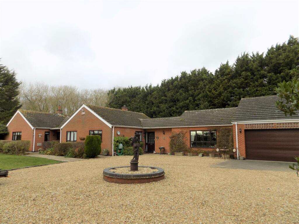4 bed Detached bungalow for rent in Thoroton. From Newton Fallowell - Bingham