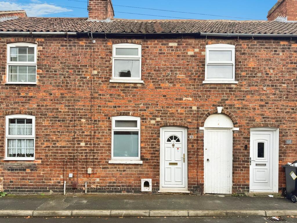 2 bed Mid Terraced House for rent in Grantham. From Newton Fallowell - Grantham
