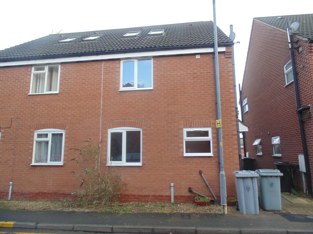 2 bed Mid Terraced House for rent in Grantham. From Newton Fallowell - Grantham