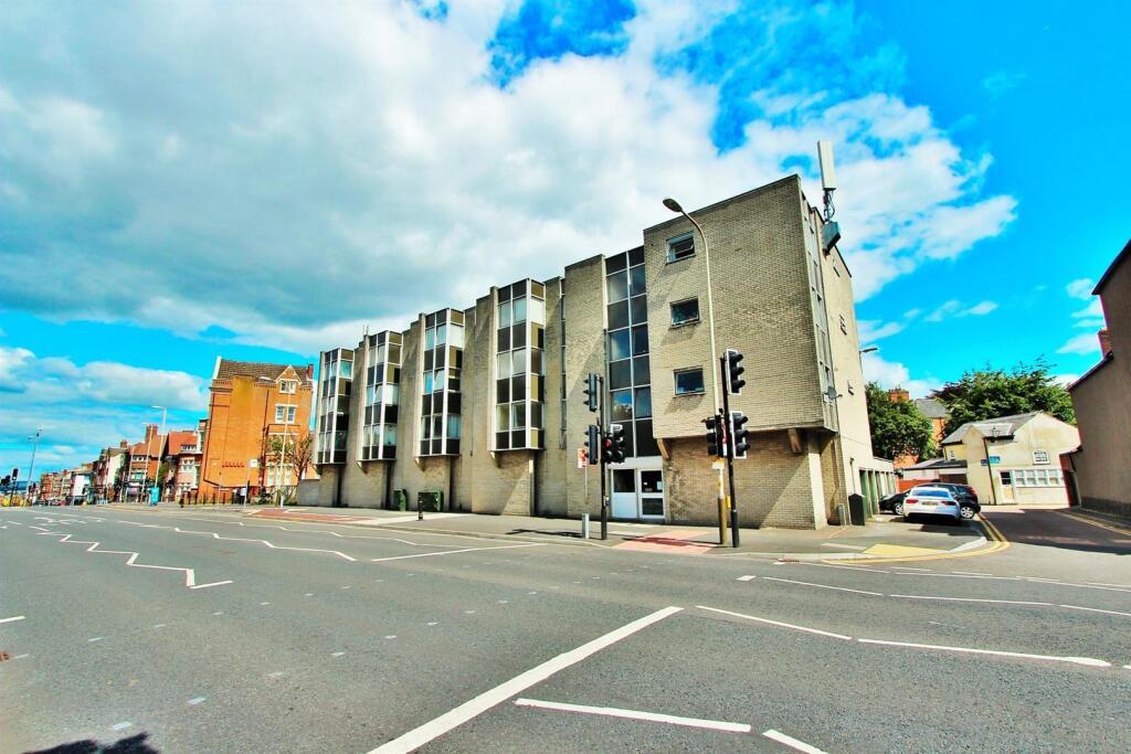 1 bed 1st Floor Flat for rent in Leicester. From Newton Fallowell - Oadby