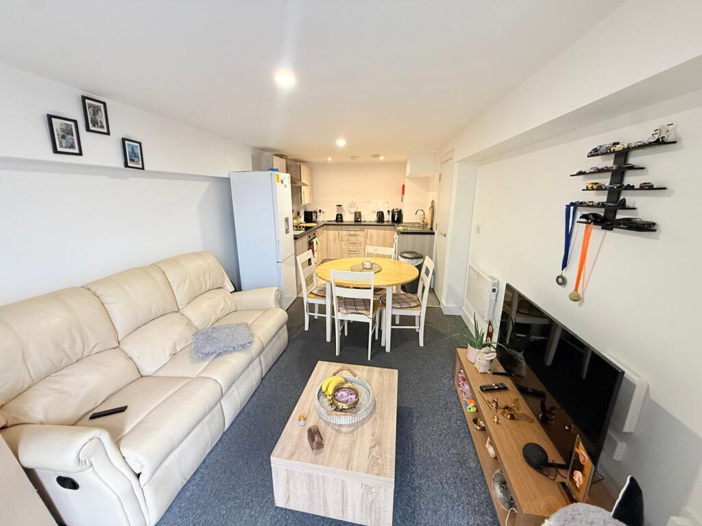 1 bed 1st Floor Flat for rent in Yeovil. From Newton King - Taunton