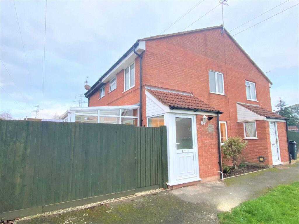 2 bed Mid Terraced House for rent in Taunton. From Newton King - Taunton