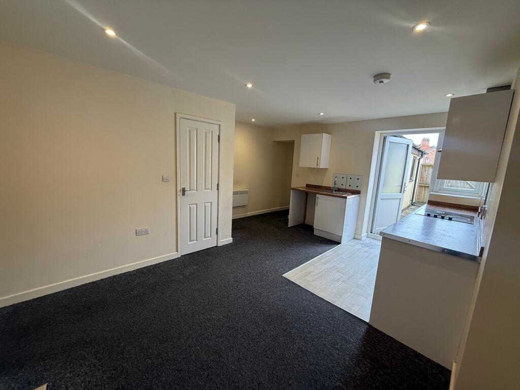 2 bed Apartment for rent in Yeovil. From Newton King - Taunton 2 bed Apartment for rent in Yeovil. From Newton King - Taunton