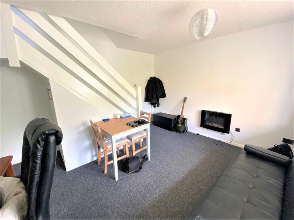2 bed Mid Terraced House for rent in Taunton. From Newton King - Taunton 2 bed Mid Terraced House for rent in Taunton. From Newton King - Taunton